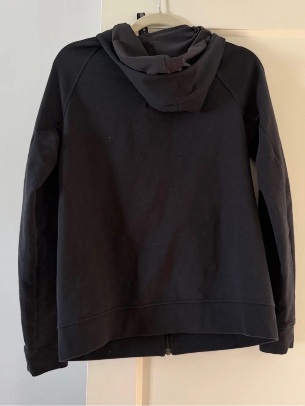 Lululemon Black Full-Zip Hooded Lightweight Jacket *NOTE COMPANY LOGO* - Picture 4 of 4